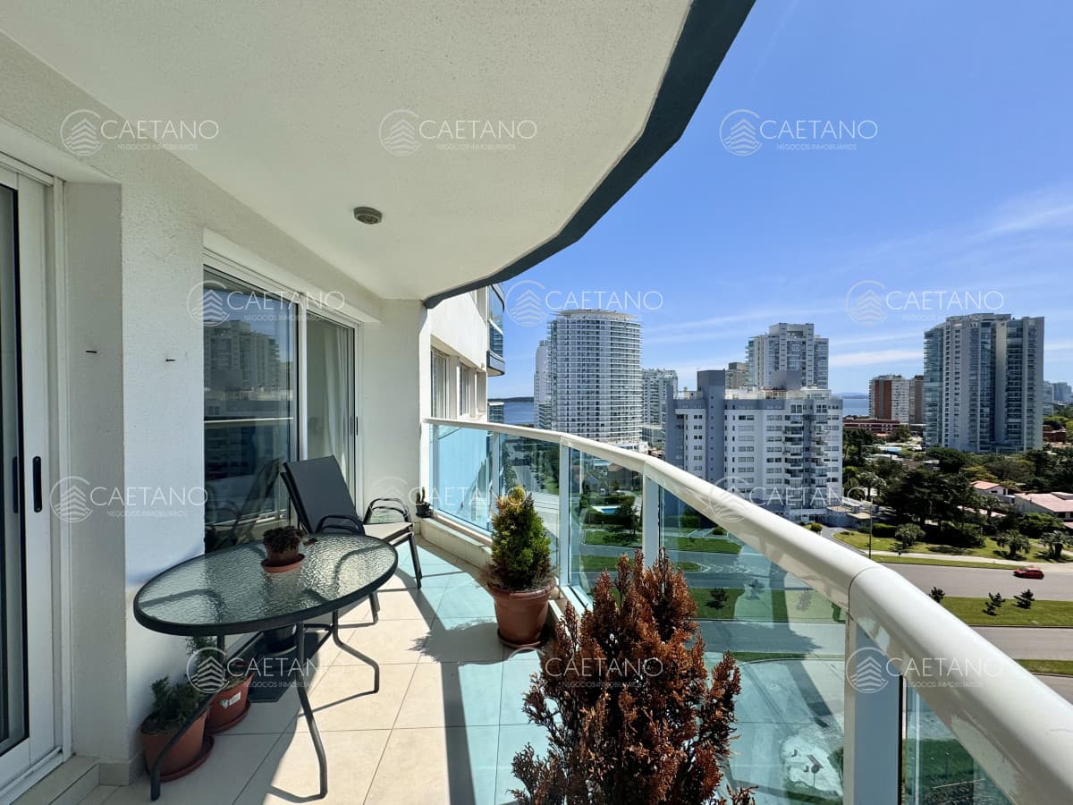 Casino Tower de dos dormitorios en venta, Punta del Este. — foto 2