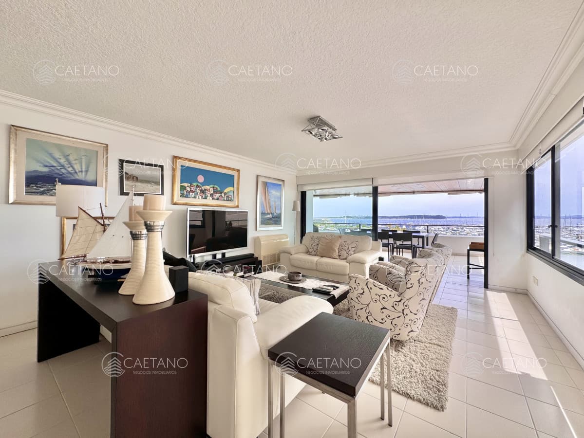 Departamento en Venta Puerto de Punta del Este Tres Dormitorios