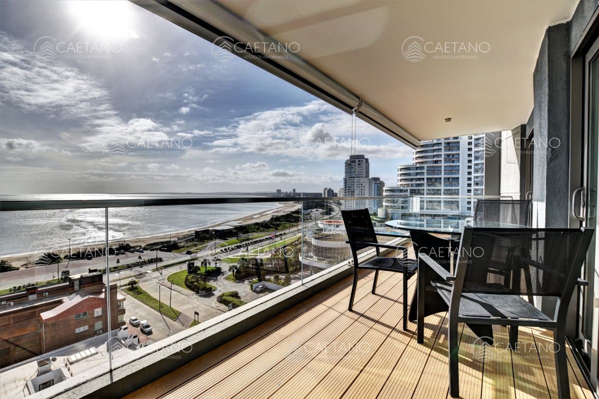 Excelente apartamento de 3 dormitorios con vista a Playa Mansa — foto 2