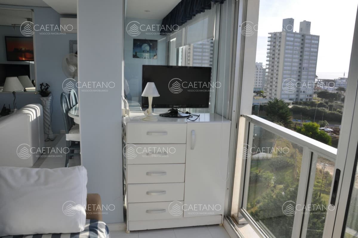 Apartamento de un dormitorio y medio frente a la Playa Mansa de Punta del Este — foto 3