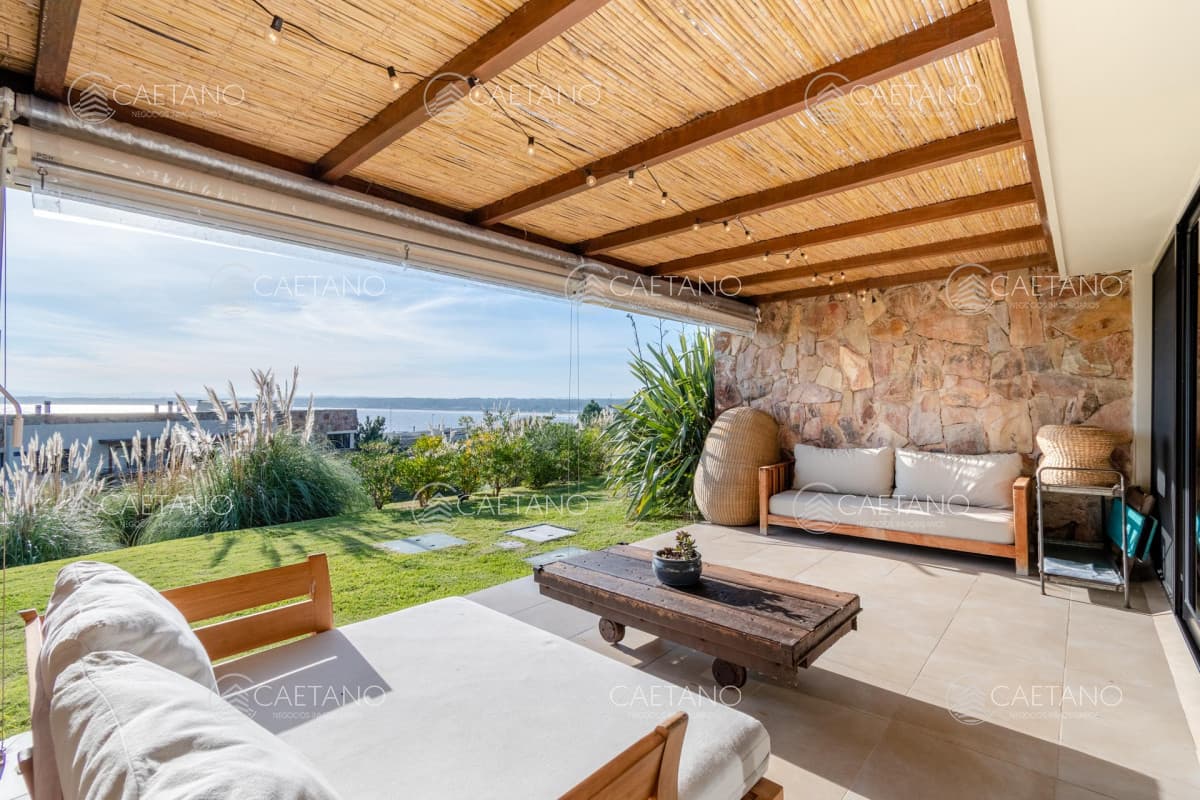 Venta de exclusivo departamento de tres dormitorios completamente reformado en Quartier Punta Ballena — foto 3