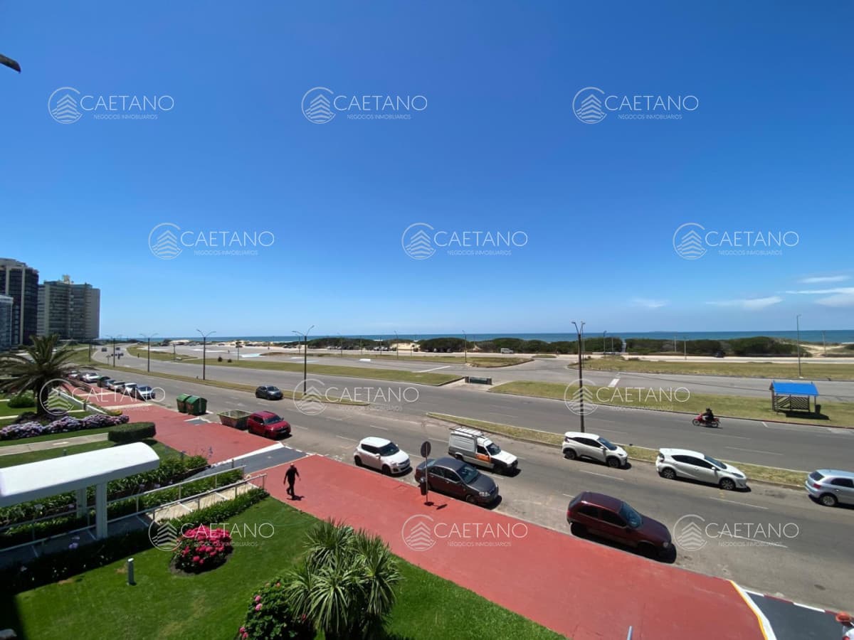 Venta apartamento 2 dormitorios. Playa brava, Punta del Este. — foto 2