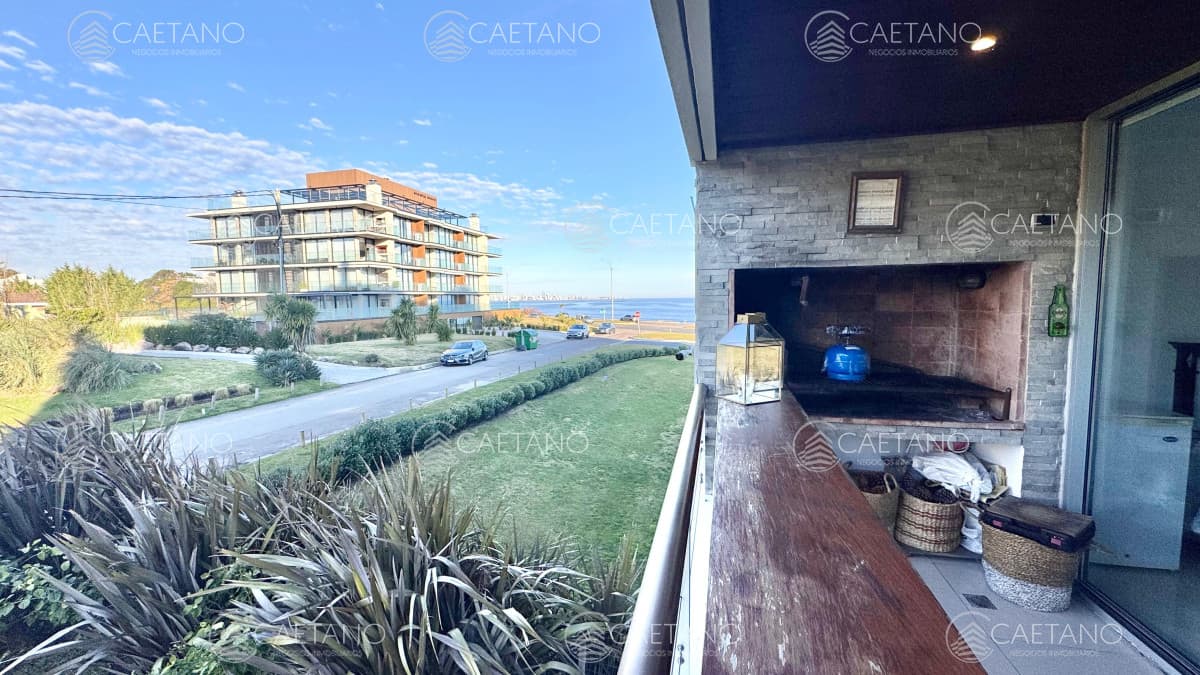 Venta apartamento playa mansa, Punta del Este.