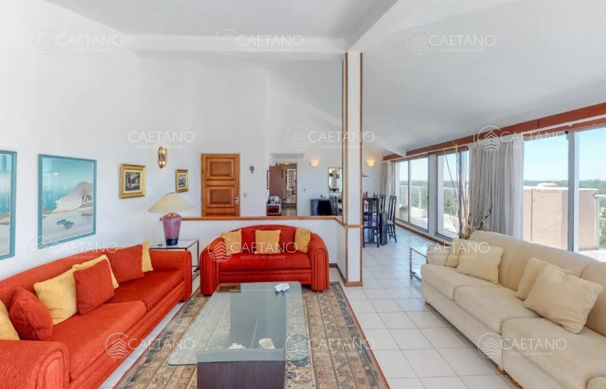 Penthouse en venta Playa Mansa - Tres Dormitorios con vista al Mar