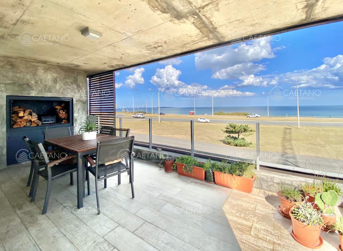 Apartamento de tres suites en Venta, Playa Mansa