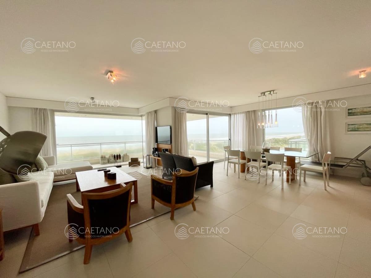 Apartamento 3 suites y dependencia en playa brava
