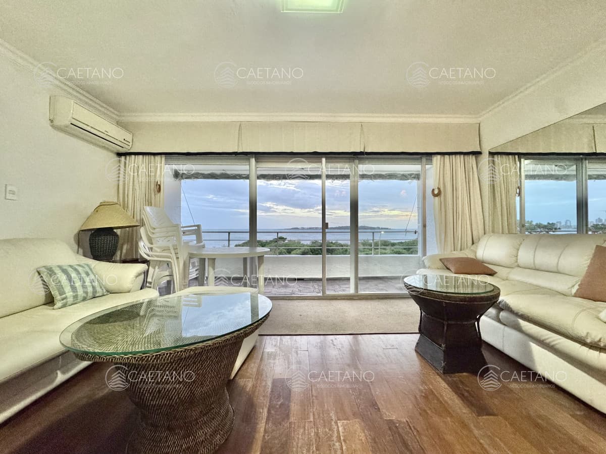 Apartamento de dos dormidos frente al mar en playa mansa