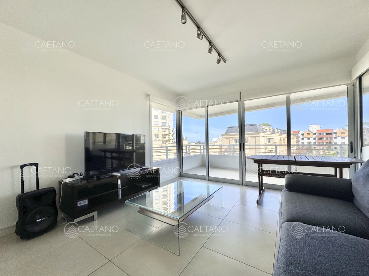 Apartamento de tres dormitorios en venta, Playa Mansa, Punta del Este. — foto 2