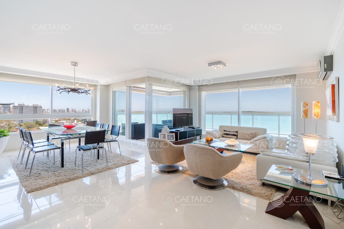 Apartamento de Tres dormitorios en Alquiler Le Jardin