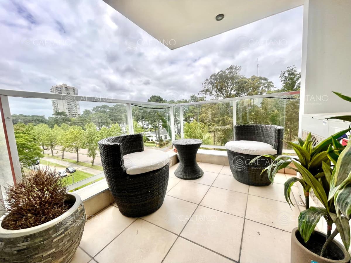Apartamento de Tres dormitorios con Parrillero propio en Roosevelt