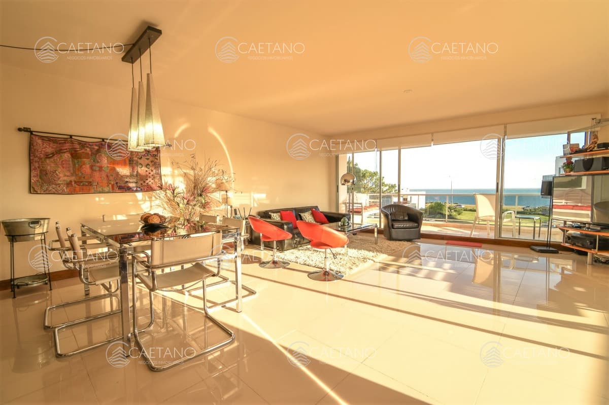 Excelente Apartamento de Tres Dormitorios frente al Mar - Punta del Este — foto 2