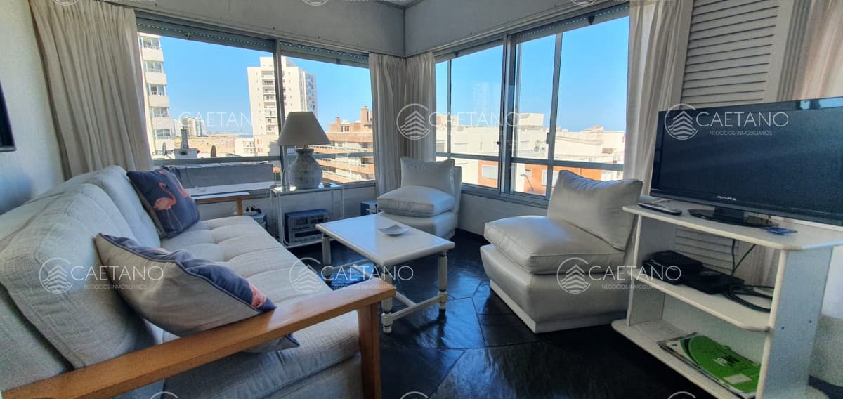 Venta departamento dos dormitorios con garage Península Punta del Este