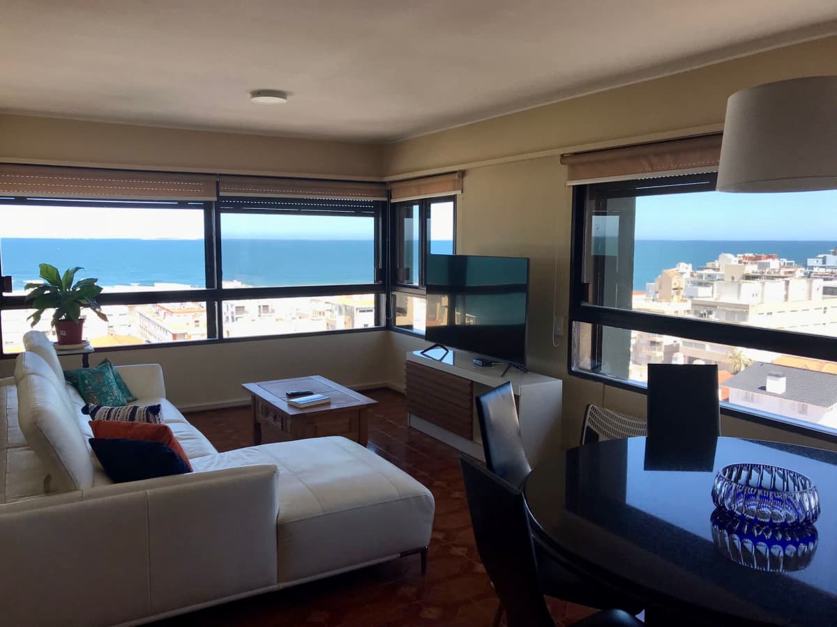 Alquiler apartamento tres dormitorios y servicio TORRE AMALFI Punta del Este