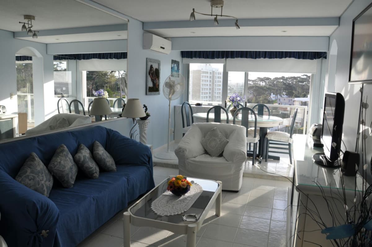 Apartamento de un dormitorio y medio frente a la Playa Mansa de Punta del Este