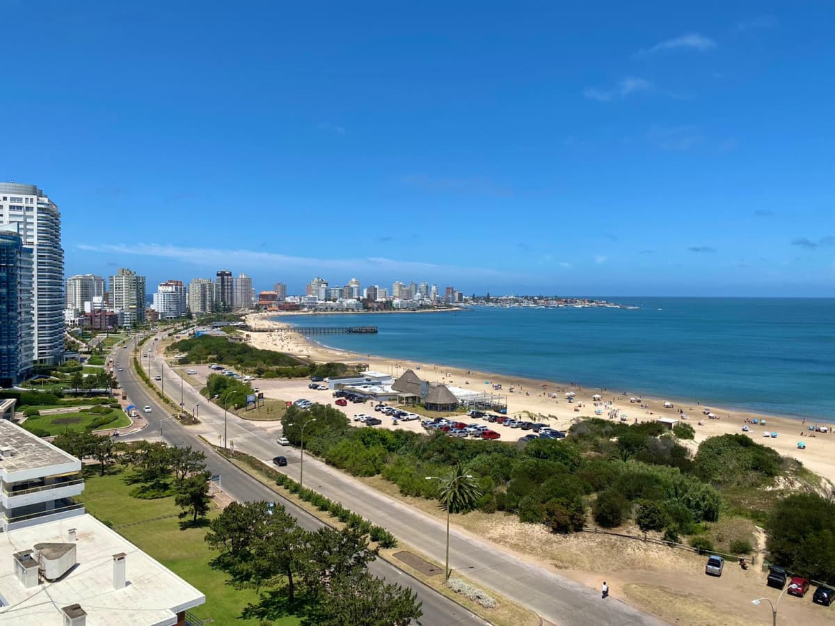 Apartamento de Tres Dormitorios frente al mar, en alquiler temporal