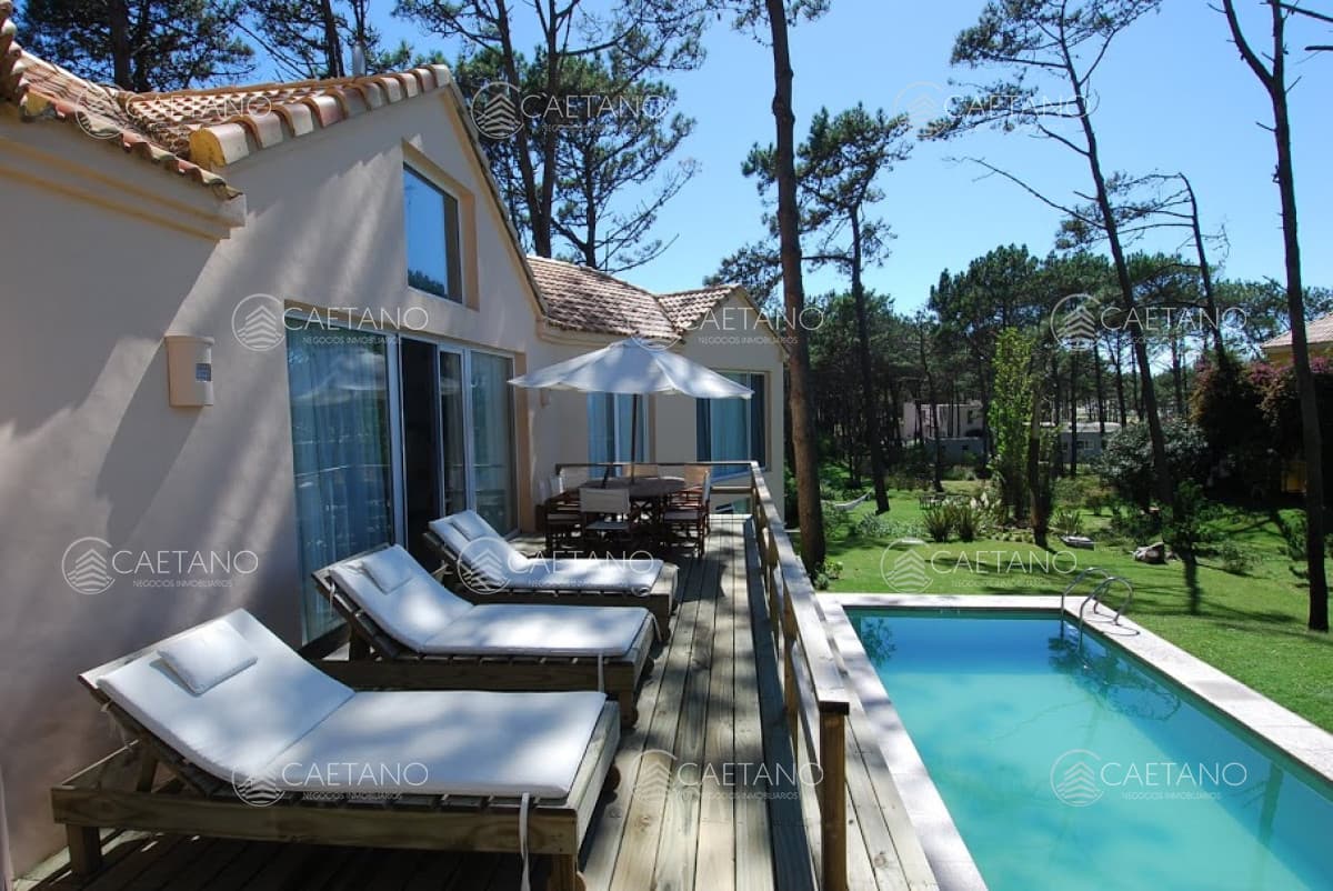 Casa de Cuatro Dormitorios en Laguna Blanca