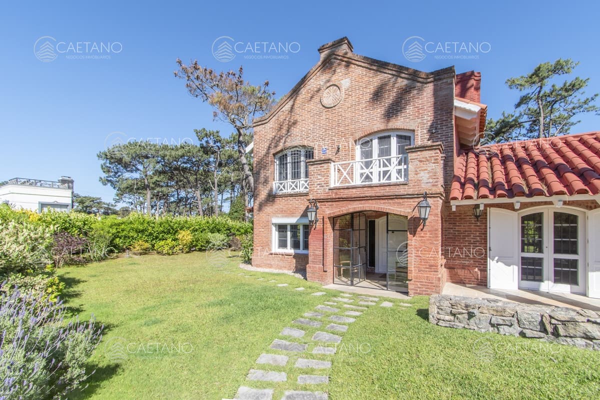 Casa Impecable en Playa Brava Alquiler