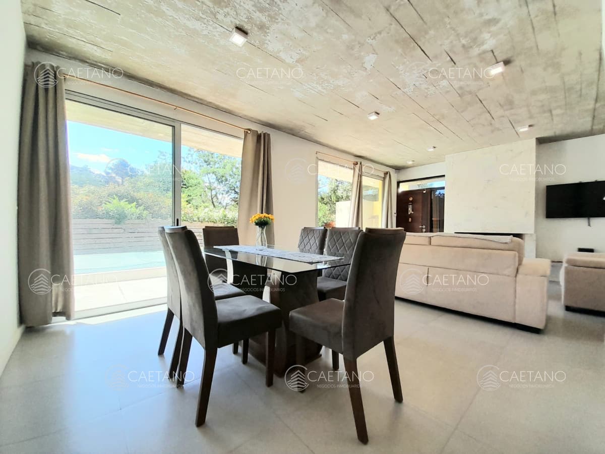 Casa de tres dormitorios a metros del mar en Manantiales con piscina y parrillero — foto 3