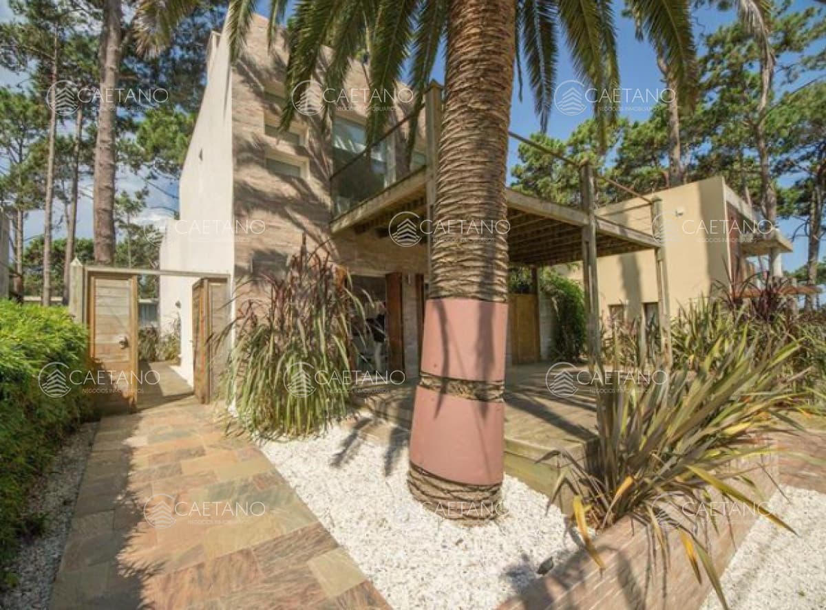 Casa moderna  y luminosa en venta  a pocas cuadras del Mar — foto 2