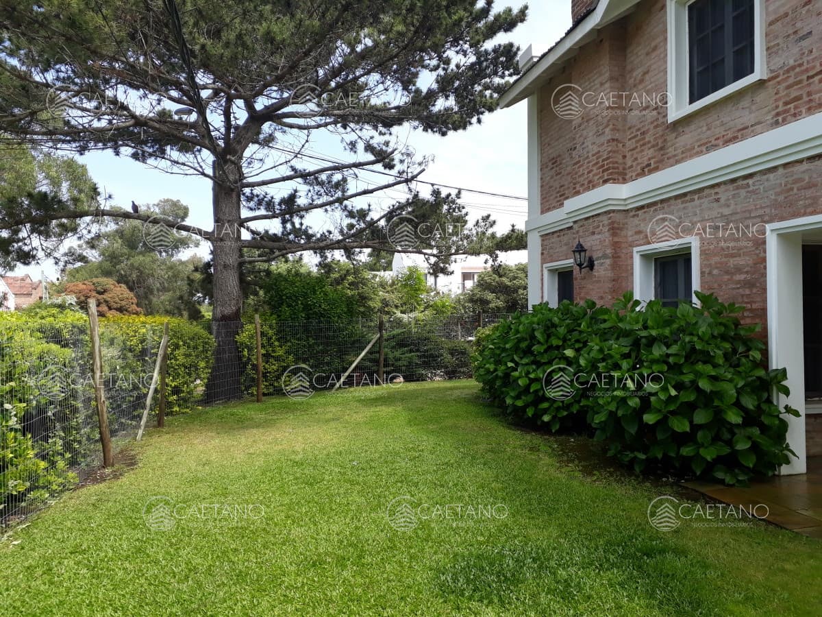 Simpática casa en alquiler temporal con Pileta en La Barra — foto 3