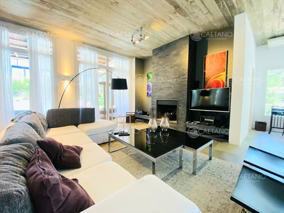 Casa en Alquiler Laguna Blanca Siete Dormitorios + Dependencia — foto 3