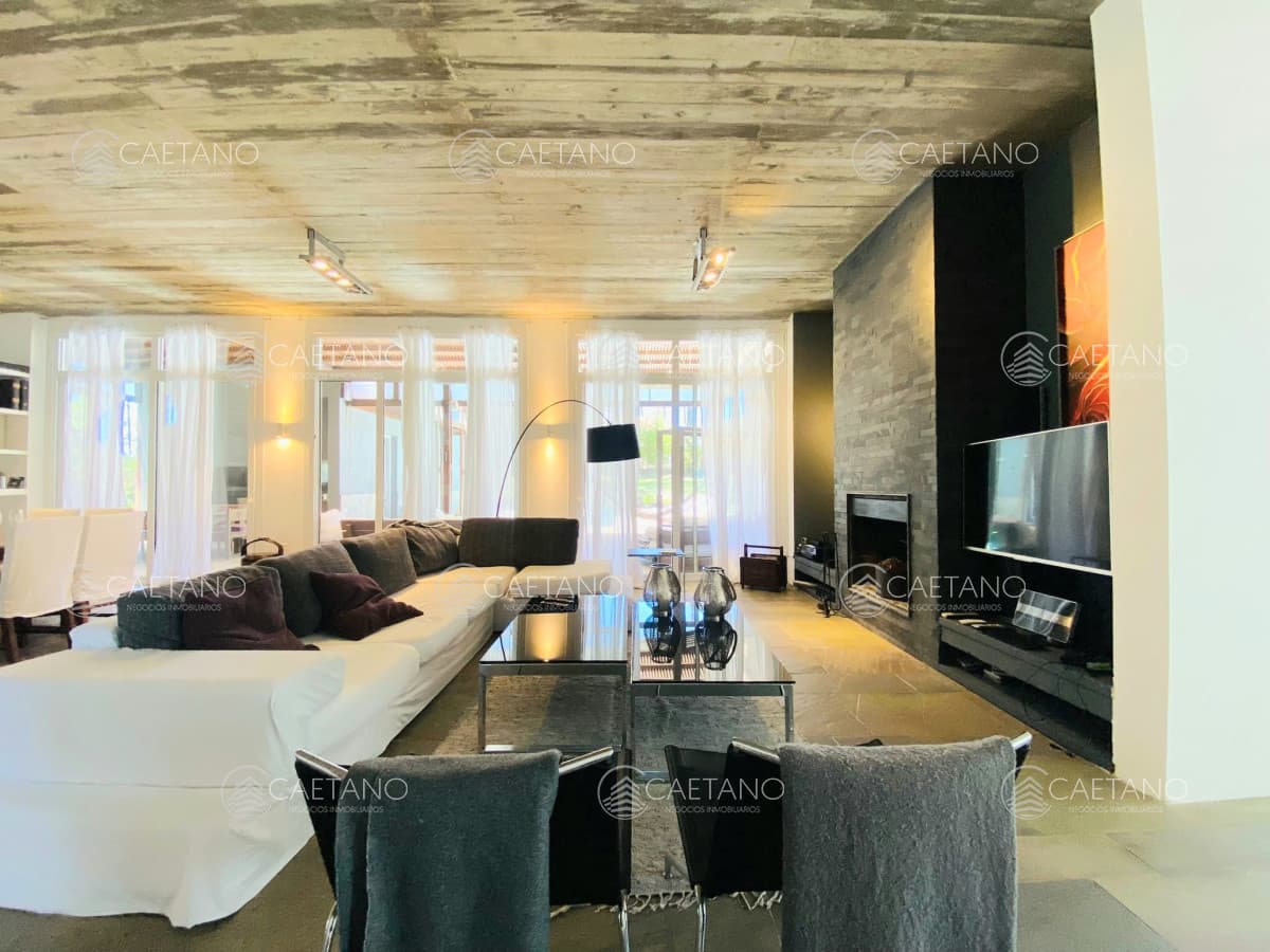 Casa en Alquiler Laguna Blanca Siete Dormitorios + Dependencia — foto 2