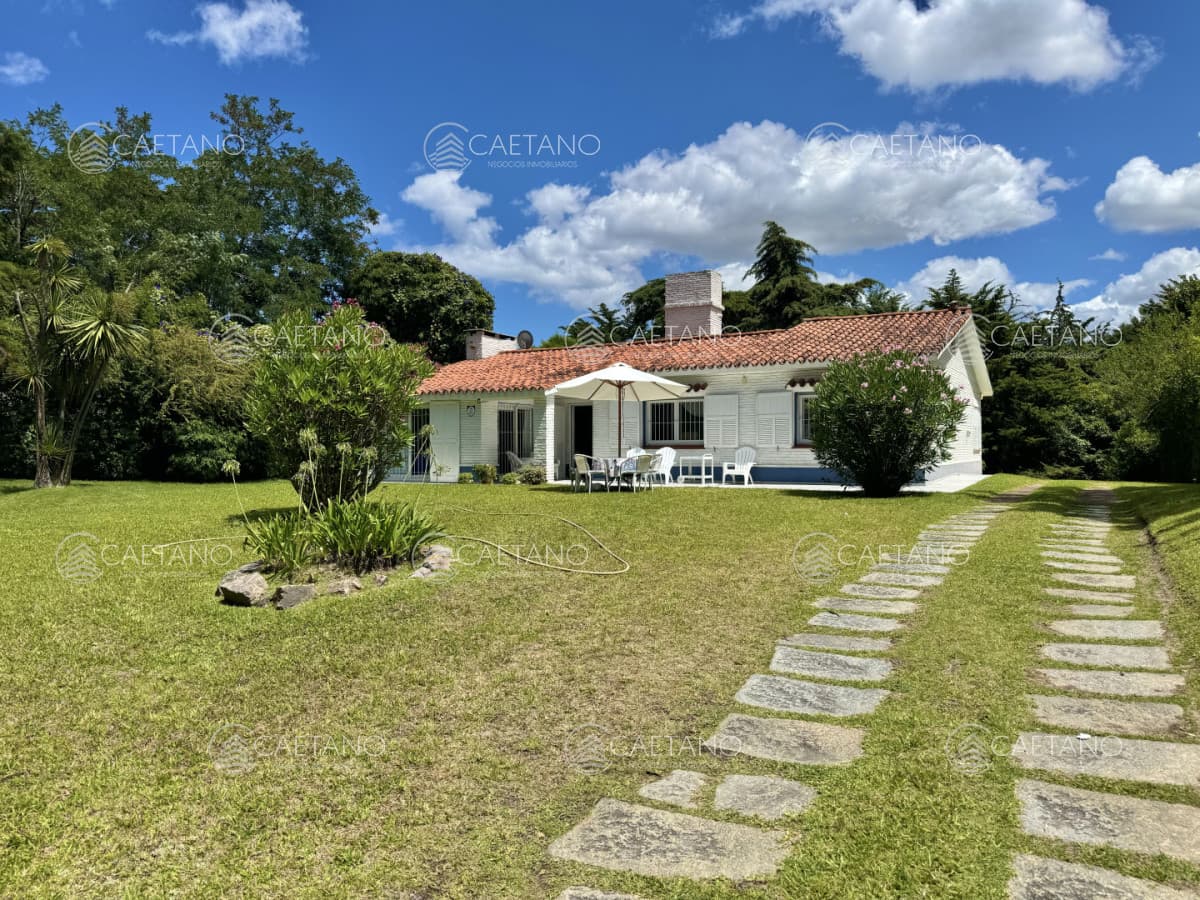 Casa de cuatro dormitorios en venta, Golf, Punta del Este.