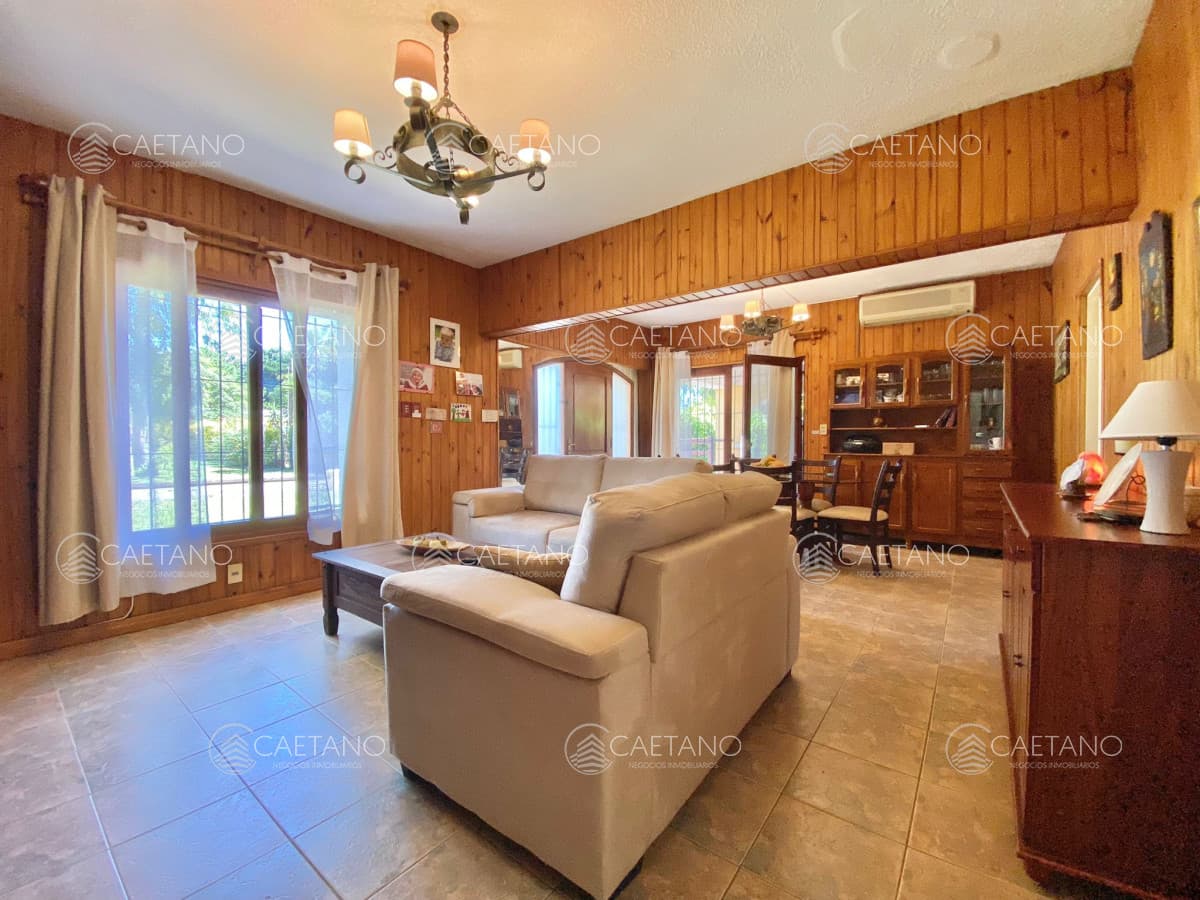 Casa de cuatro dormitorios en Pinares — foto 3