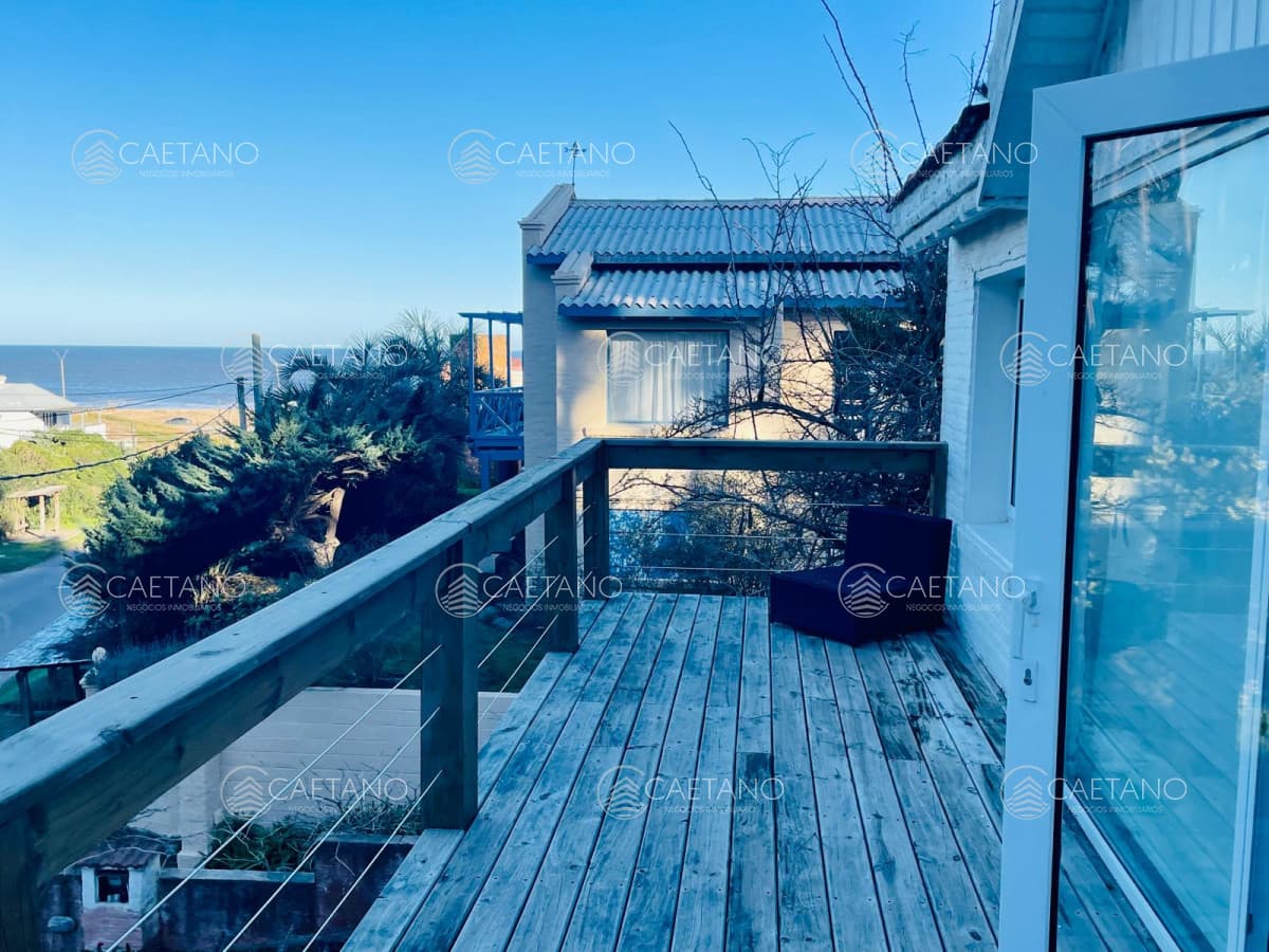 Casa en Montoya a solo 1 cuadra del mar con vista