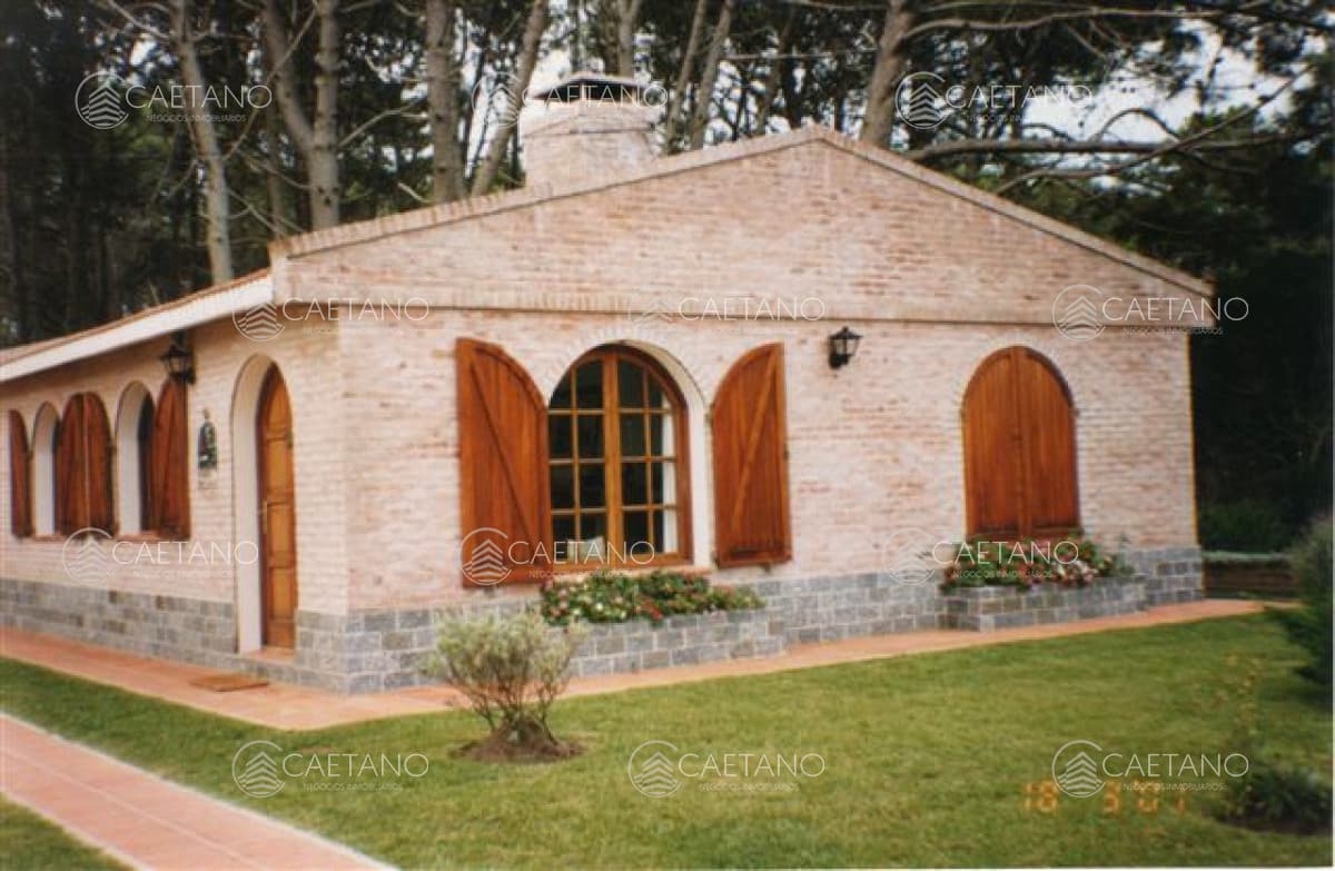 Casa en La Juanita de tres dormitorios en Venta — foto 2
