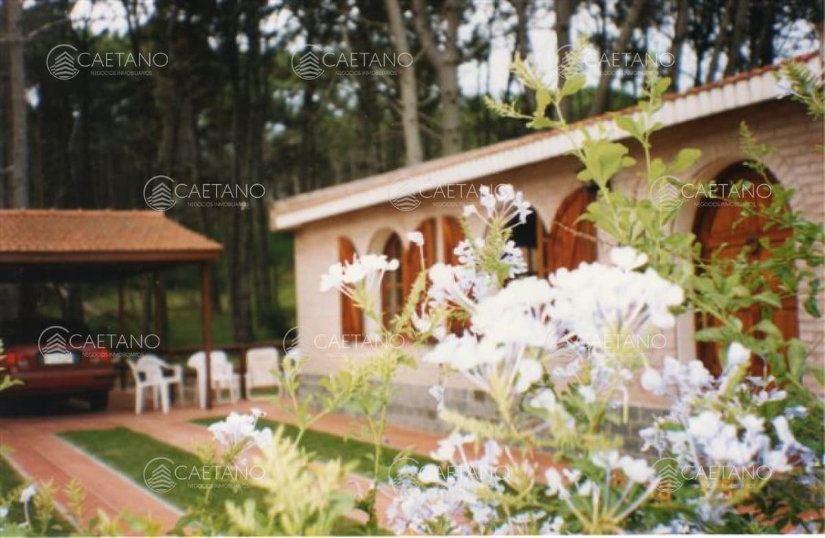 Casa en La Juanita de tres dormitorios en Venta