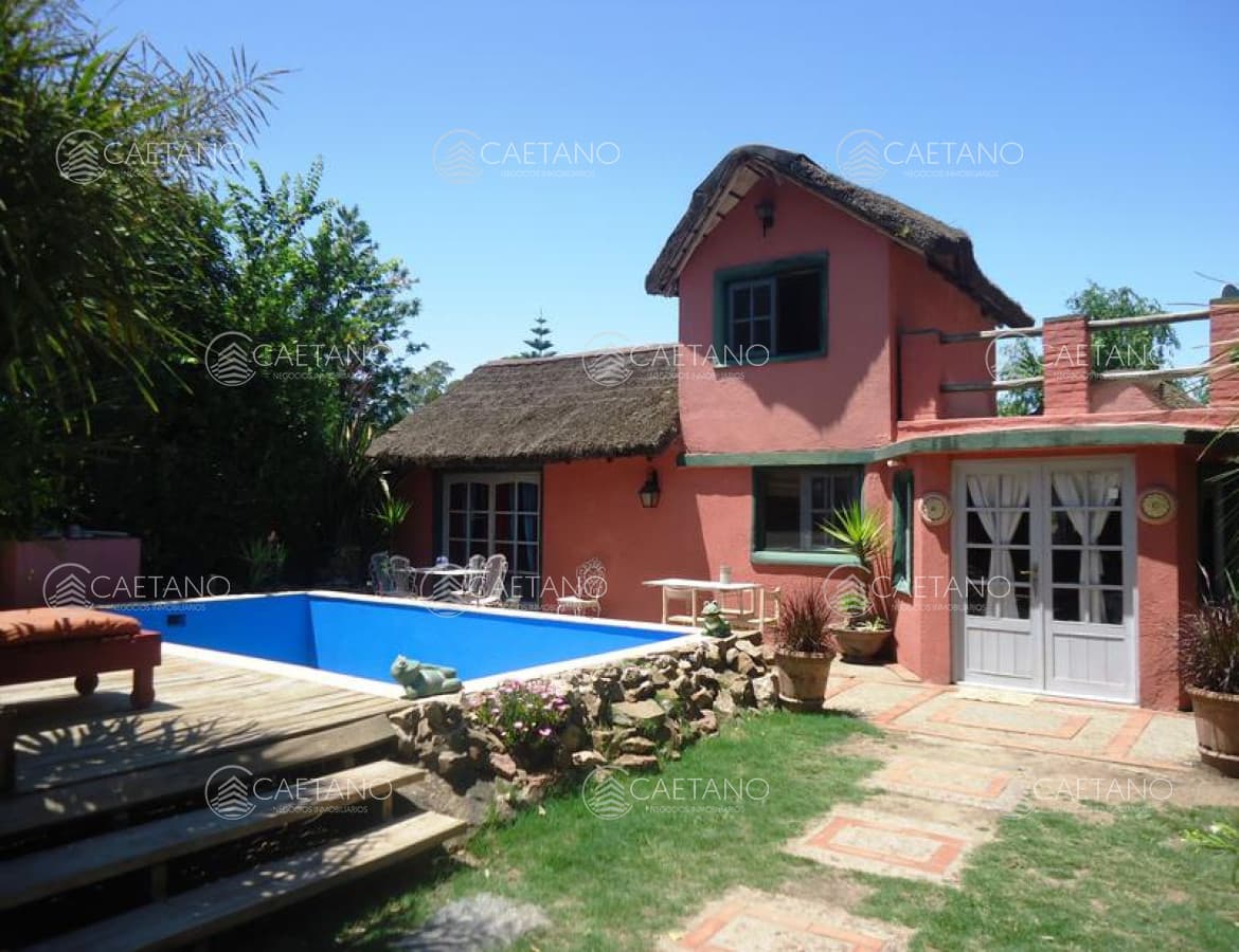 Lindo Quincho  en venta en la Barra en Tesoro