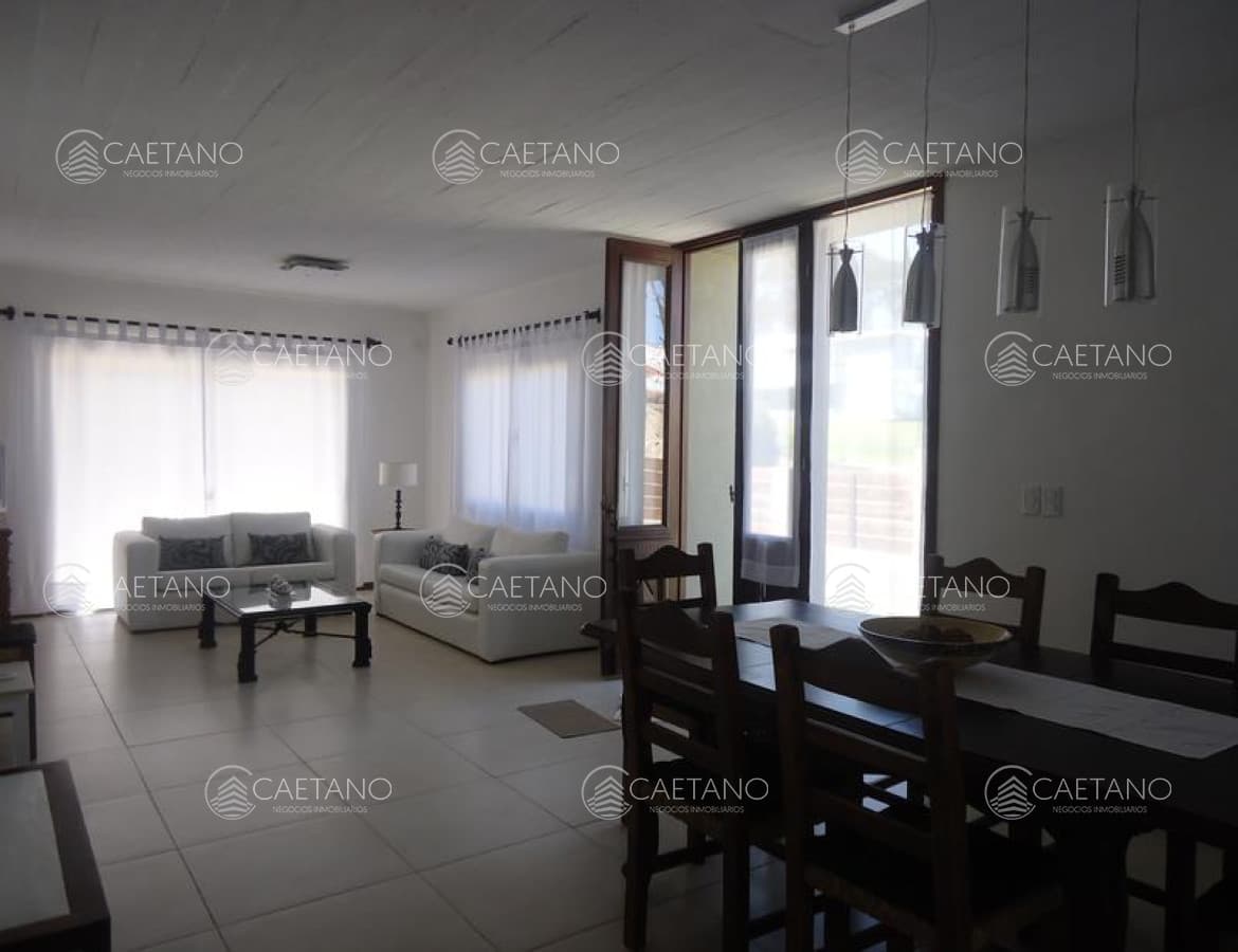 Casa en alquiler 4 dormitorios a dos cuadras de la playa — foto 3