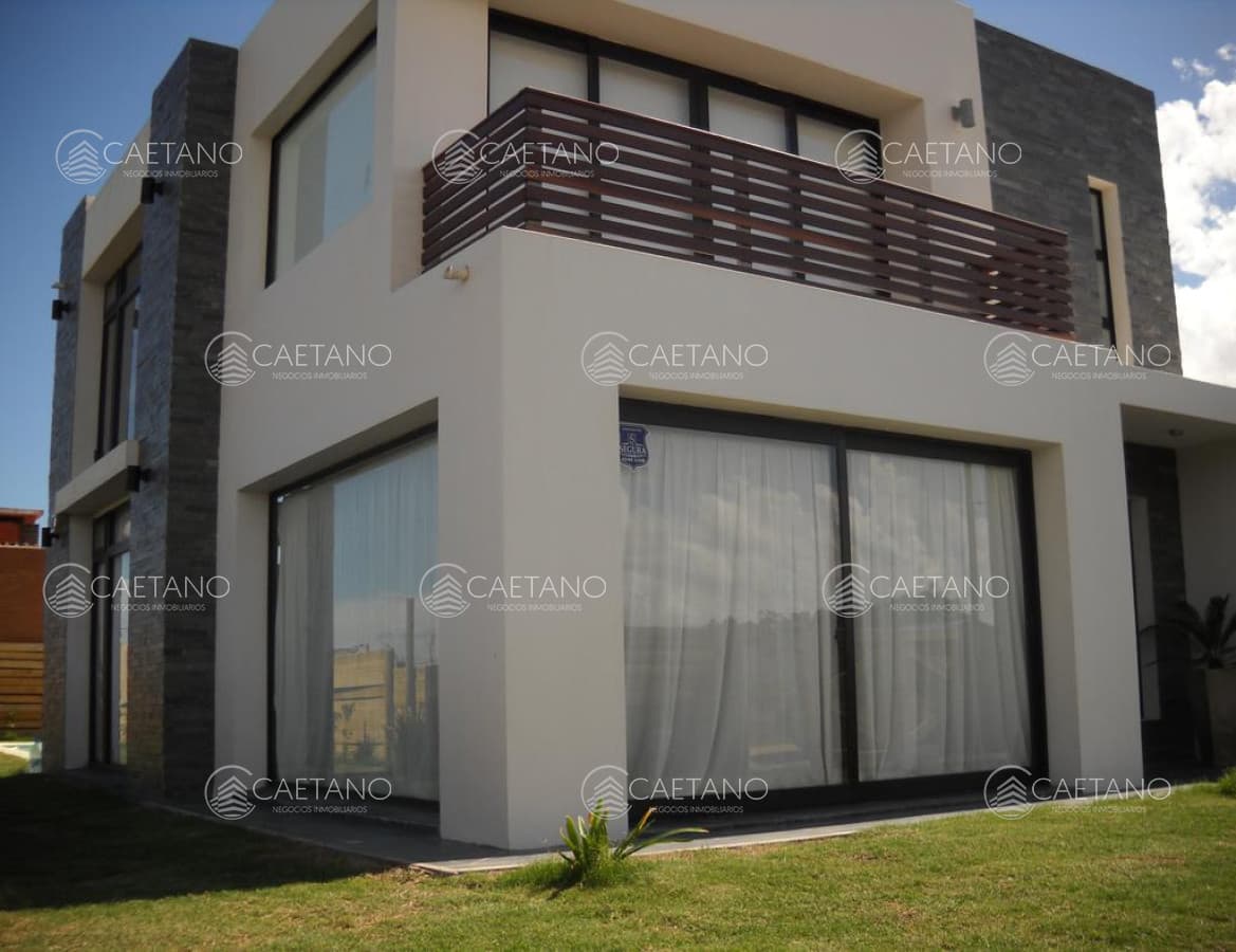 Casa en alquiler en Manantiales — foto 2
