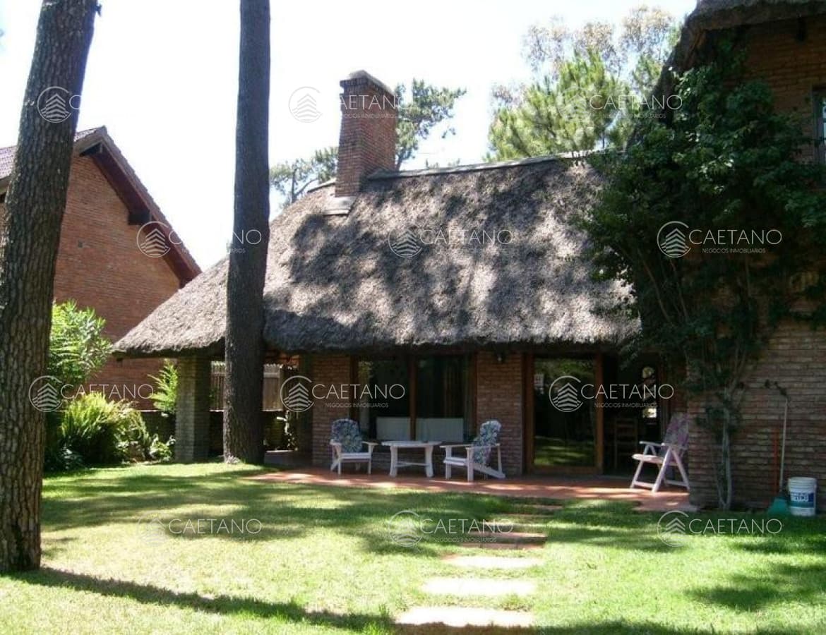 Casa en Cantegril, 4 dormitorios *
