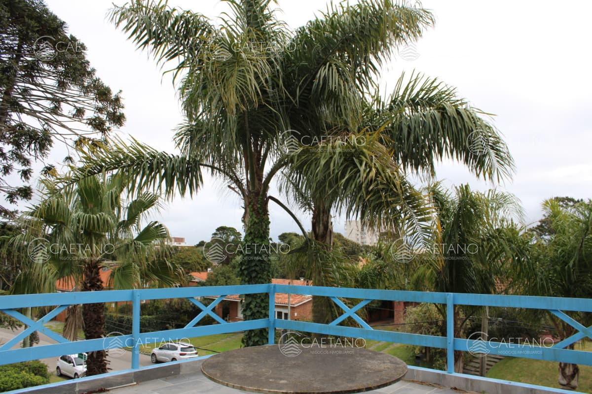 Casa en Venta de Cuatro Dormitorios en Playa Mansa
