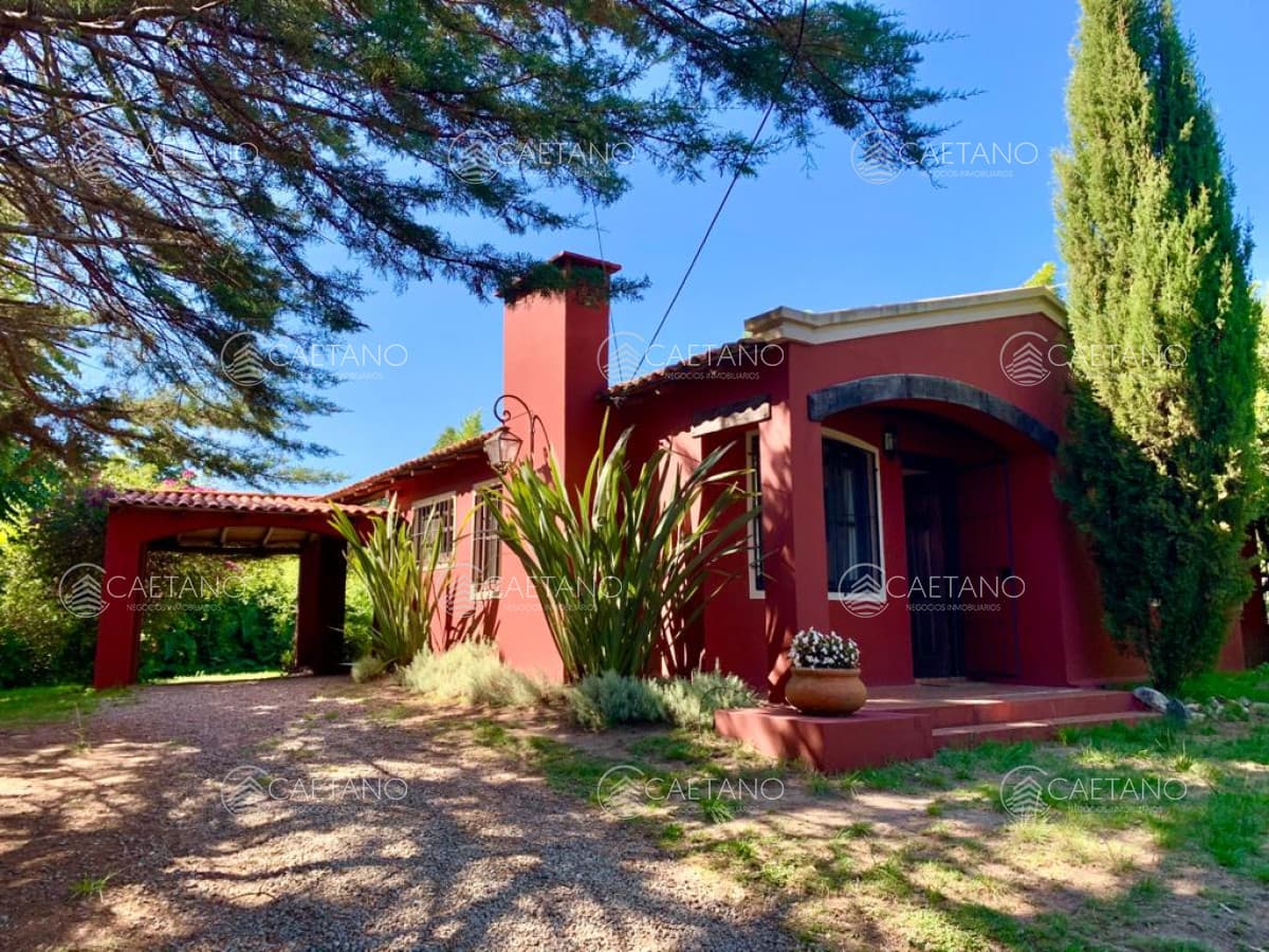 Casa de 3 Dormitorios en Alquiler Anual