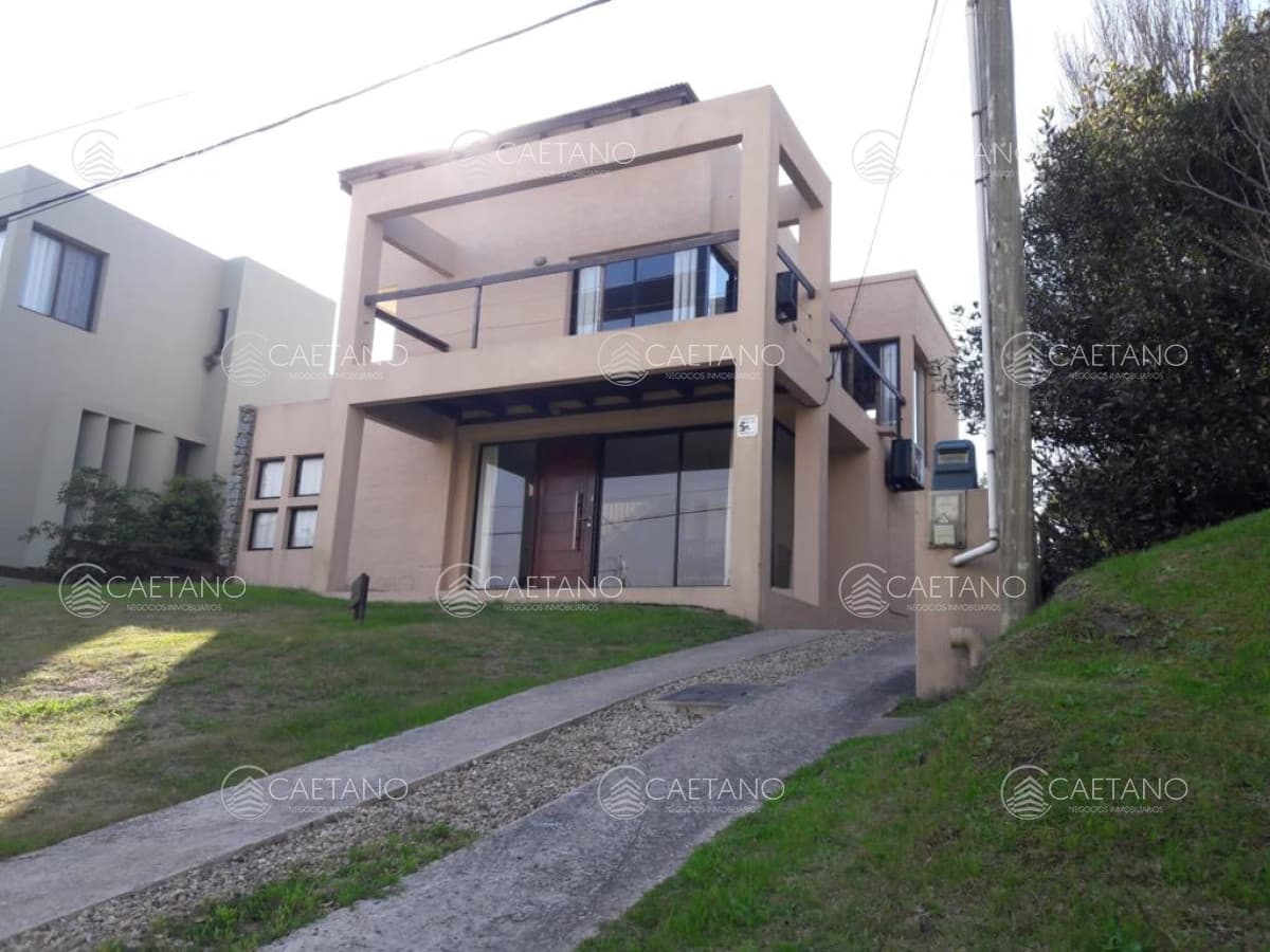 Buena casa en Montoya amplia y bien ubicada en Montoya La Barra