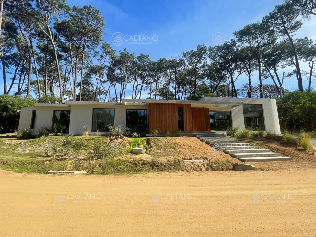 Excelente casa moderna en alquiler en Reserva Montoya