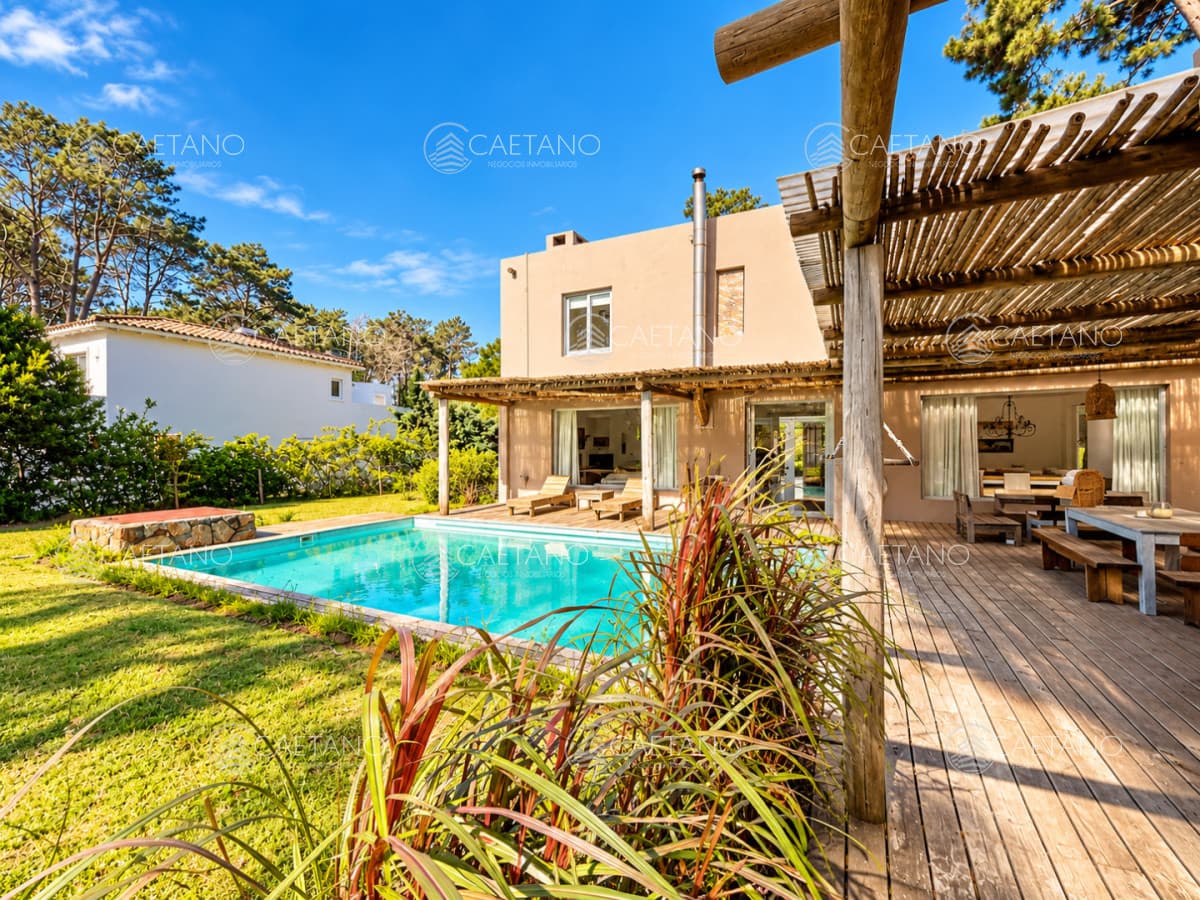 Casa en Alquiler Laguna Blanca Manantiales Punta del Este cuatro Dormitorios — foto 2
