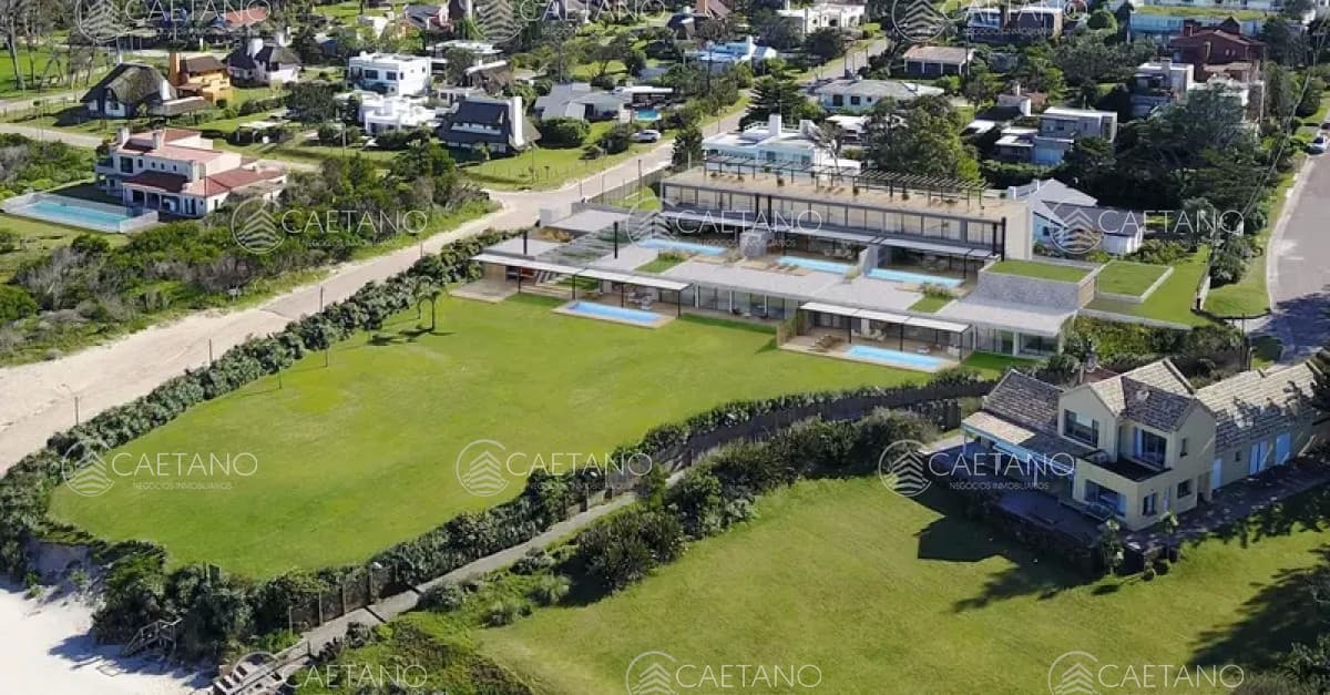 Casa de Cuatro dormitorios en frente al Mar en venta, Punta Ballena — foto 2