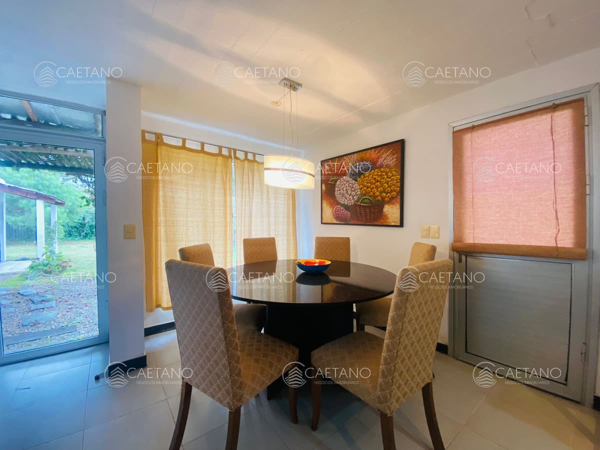 Cómoda y luminosa casa de tres dormitorios en Montoya — foto 3