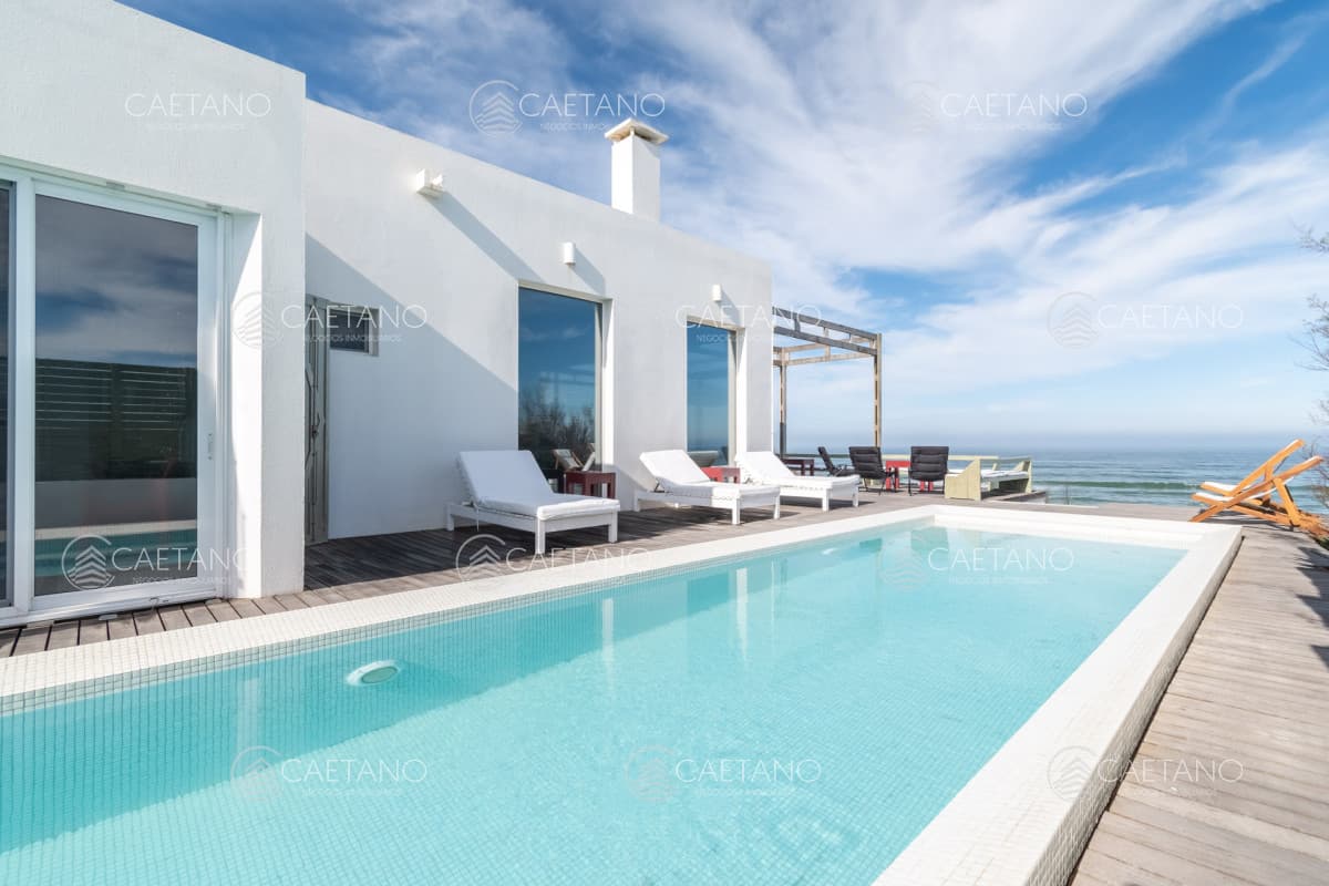 Excelente casa frente al mar en alquiler La Barra