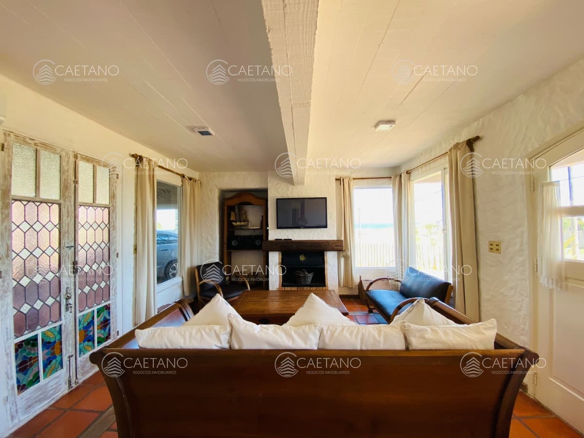 Casa a metros del mar 3 dormitorios 2 baños más dependencia con baño — foto 2