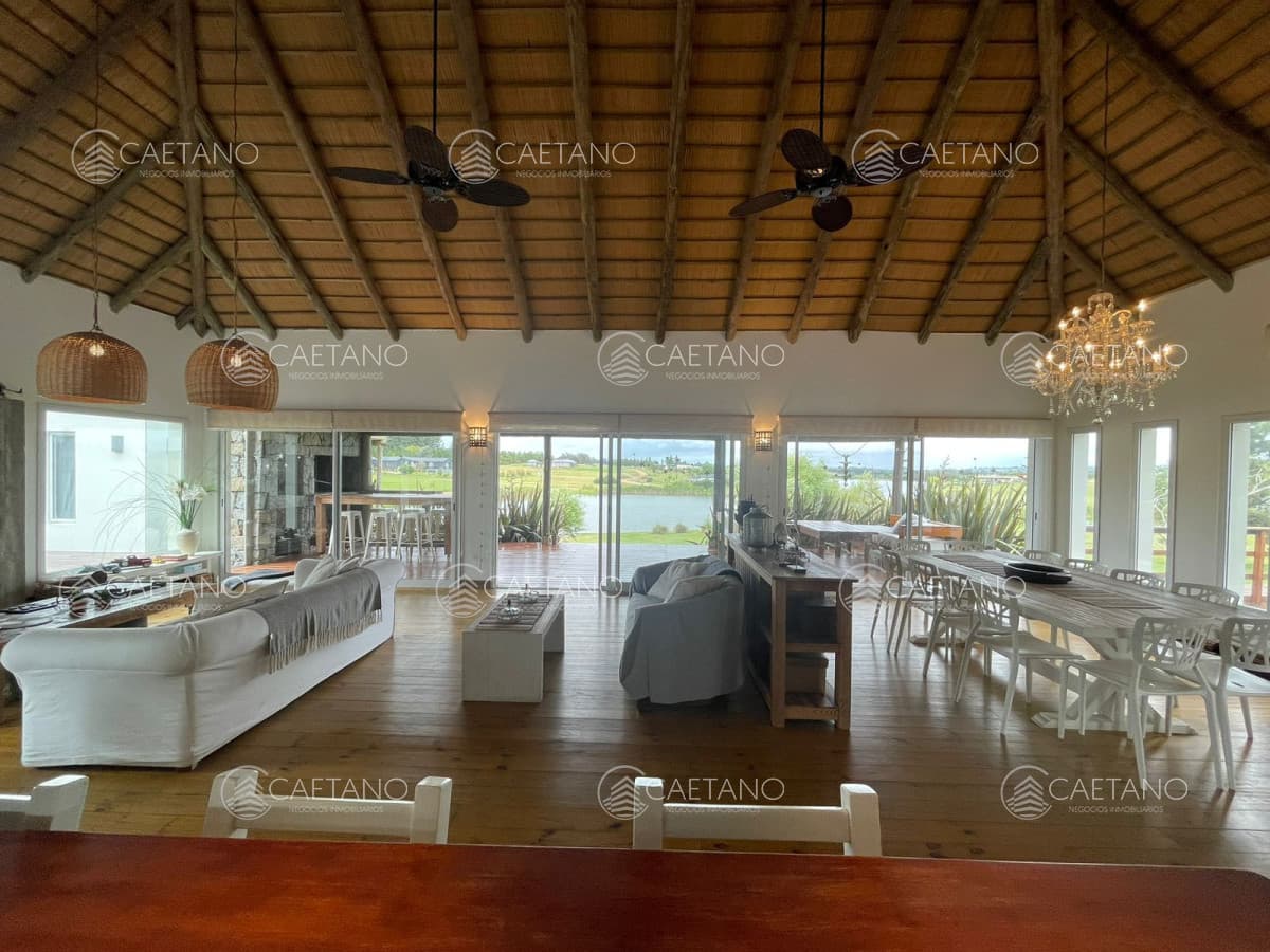 Casa en Alquiler en Pueblo Mio, Manantiales Cuatro Dormitorios