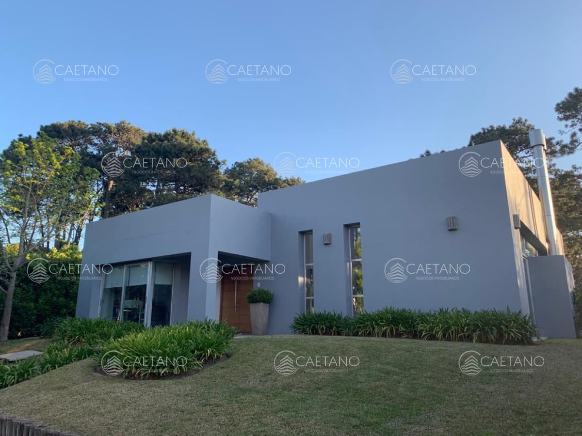 Moderna Casa en Venta Punta del Este La Arbolada Barrio Privado