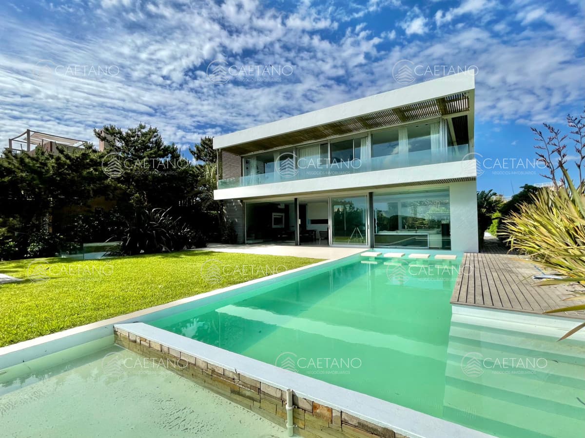 Casa en Alquiler de Cuatro dormitorios frente al Mar, Punta Ballena — foto 2