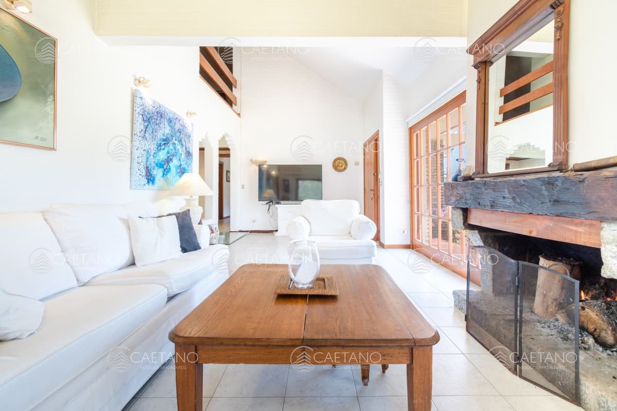Espectacular Casa de Seis dormitorios y servicio en Venta en Lugano — foto 2