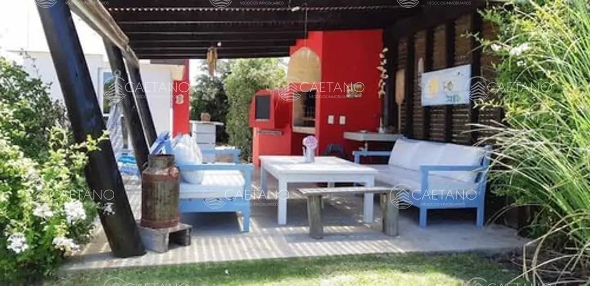 Casa de tres dormitorios y piscina en alquiler en Manantiales — foto 3