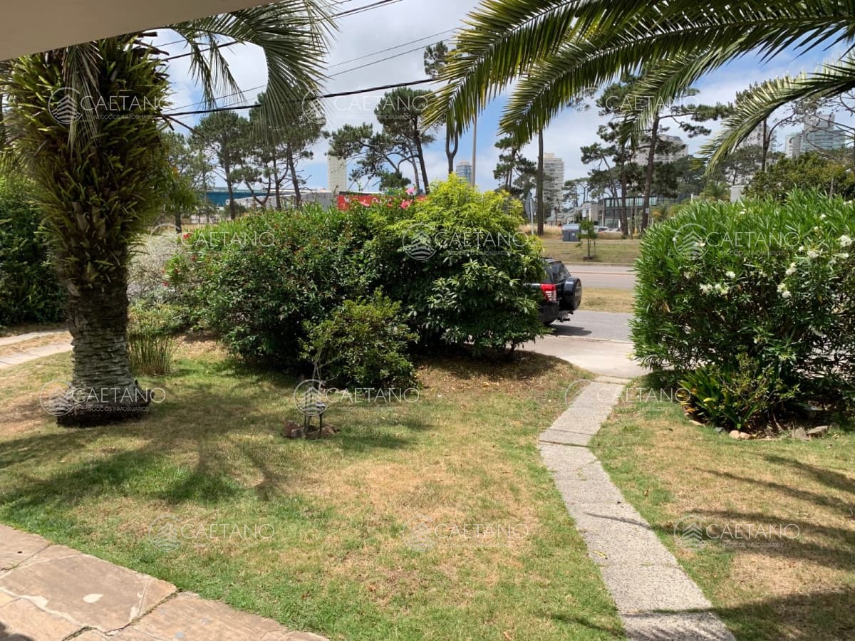 Casa de cuatro dormitorios en alquiler, Punta del Este. — foto 2